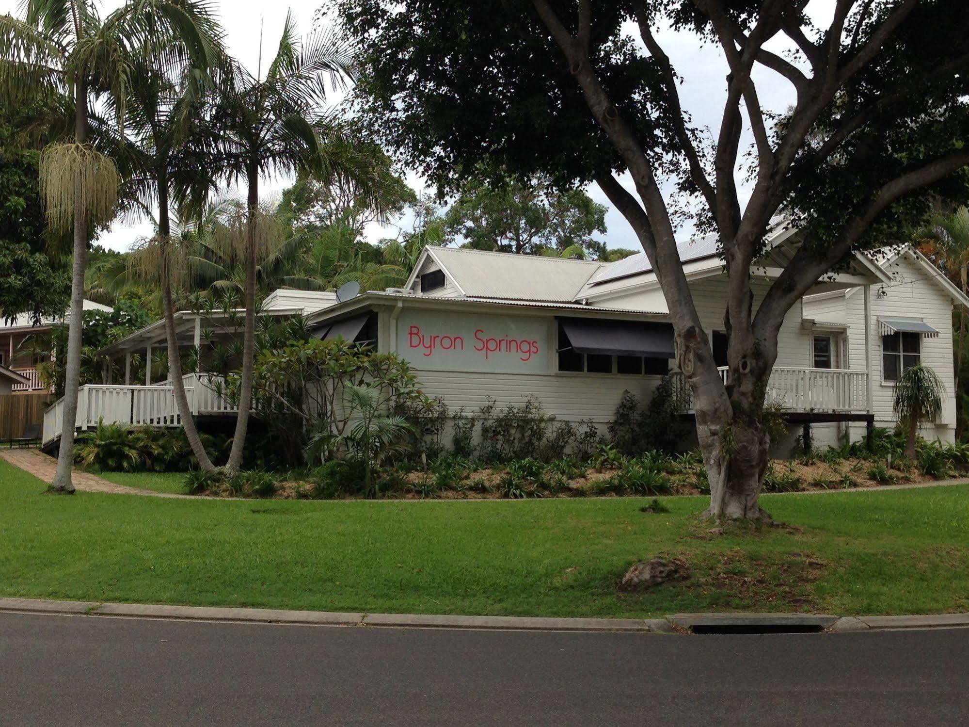 Hotel Byron Springs Byron Bay Exterior foto